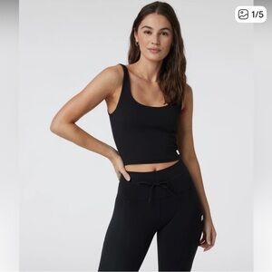 Vuori Black Daily Crop